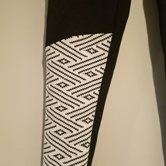 🚫SOLD🚫NWT XS Rune black leggings with white design - Picture 3 of 8